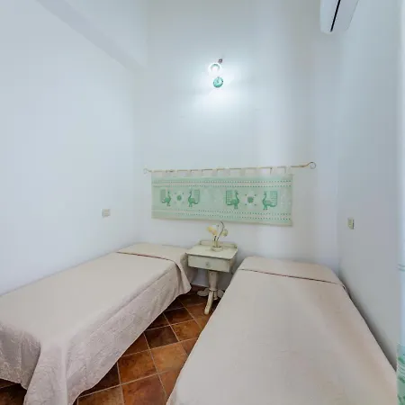 Villa 300m From The Sea With Garden 500mq - Wifi - Parking -ac